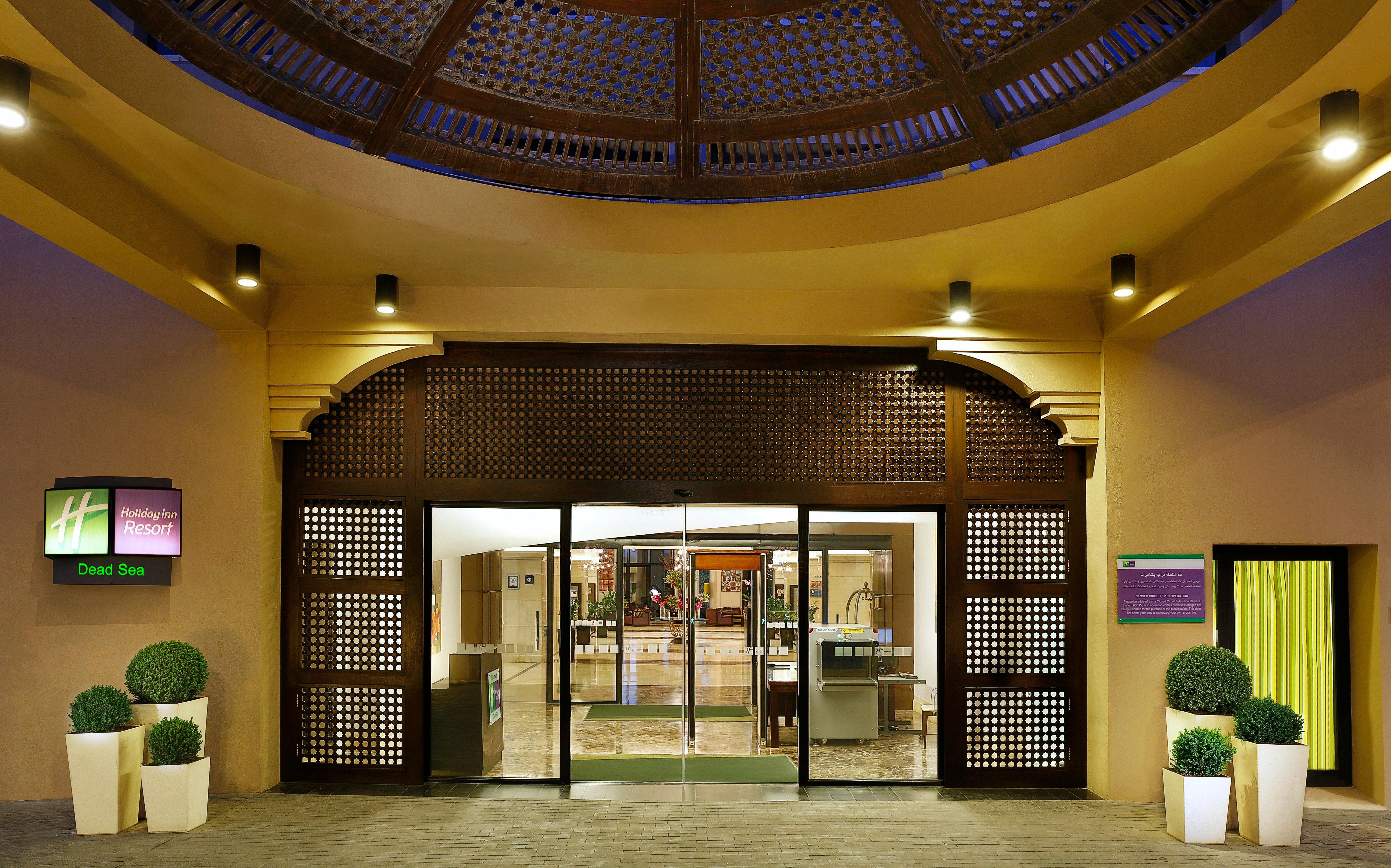 ホリデイ イン リゾート デッド シー Dead Sea エクステリア 写真 Entrance to the hotel